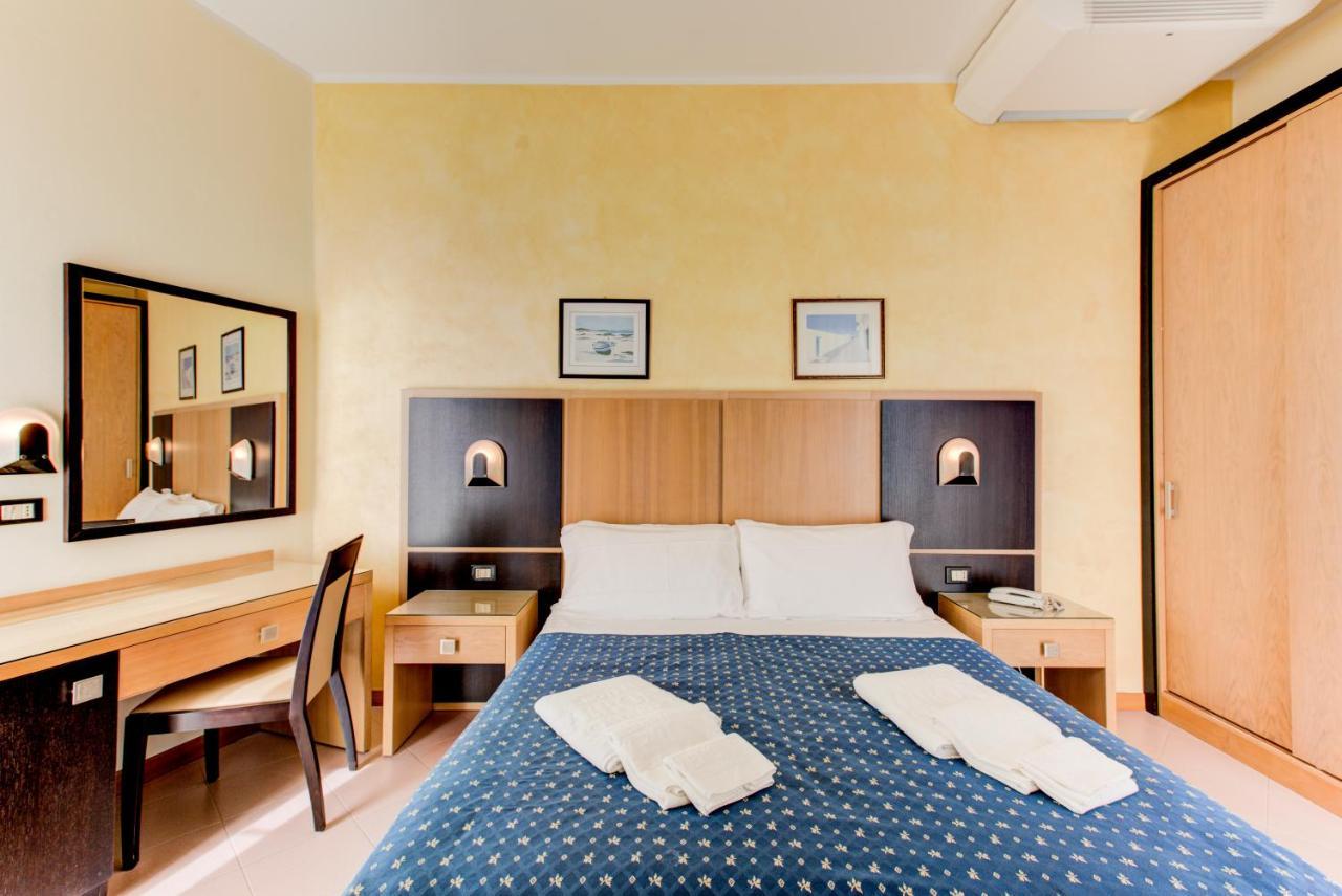 Hotel Verona Cesenatico Esterno foto
