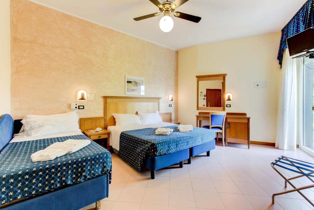 Hotel Verona Cesenatico Esterno foto