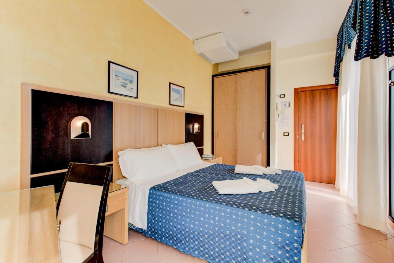 Hotel Verona Cesenatico Esterno foto