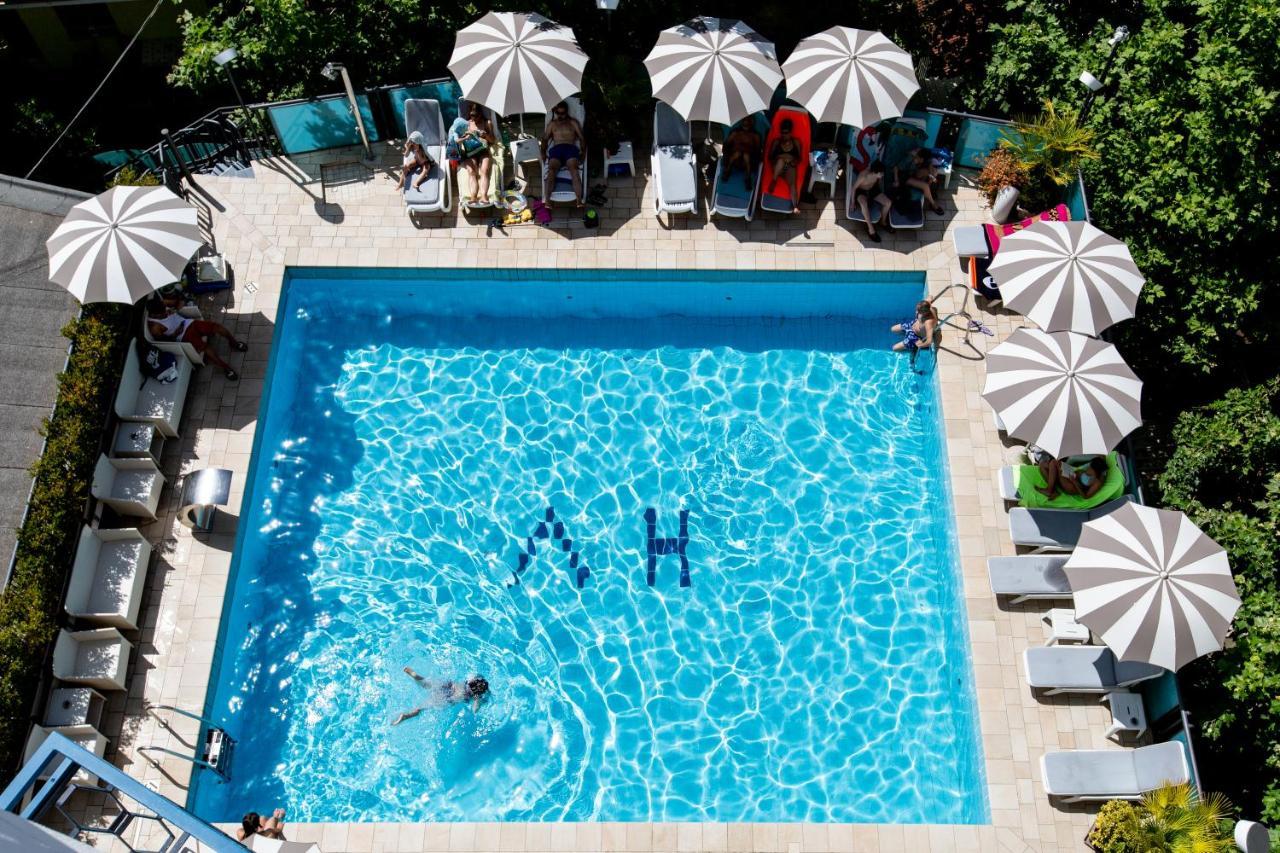 Hotel Verona Cesenatico Esterno foto