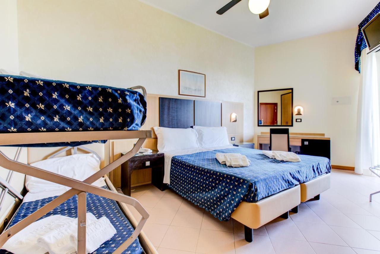 Hotel Verona Cesenatico Esterno foto