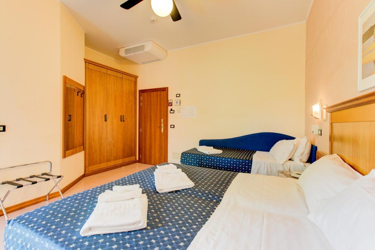 Hotel Verona Cesenatico Esterno foto