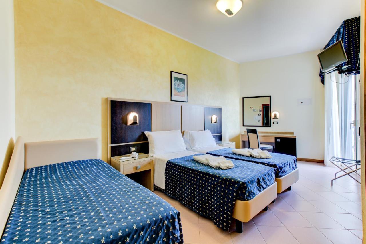 Hotel Verona Cesenatico Esterno foto