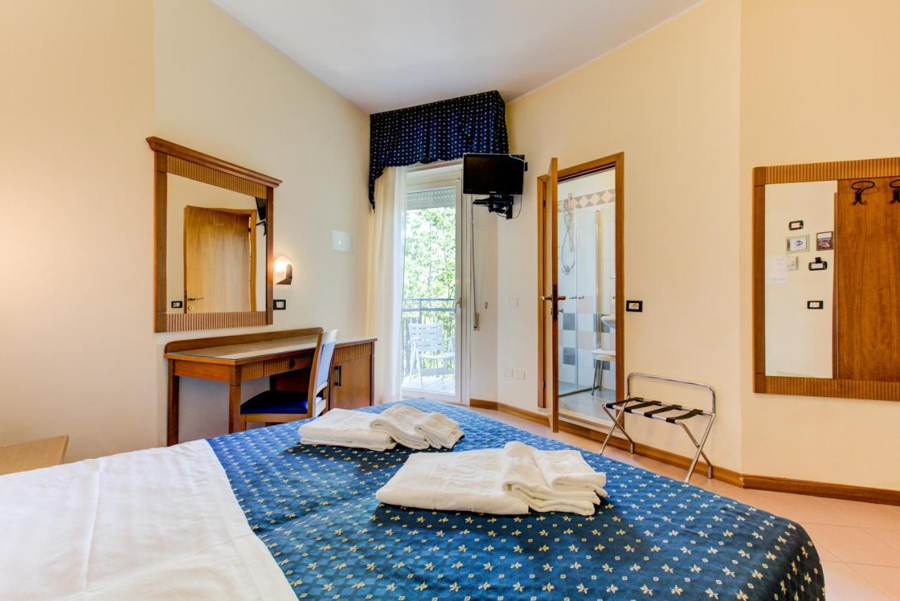 Hotel Verona Cesenatico Esterno foto