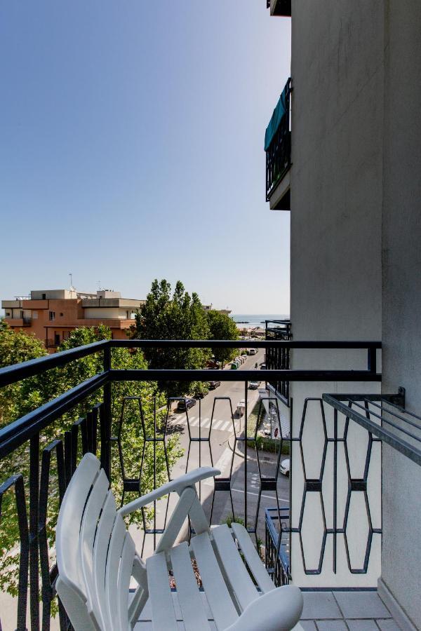 Hotel Verona Cesenatico Esterno foto