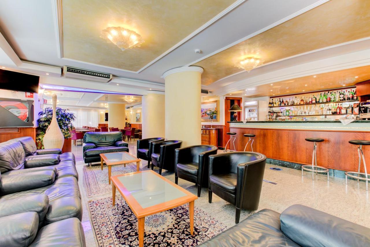 Hotel Verona Cesenatico Esterno foto