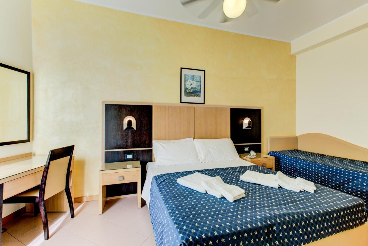 Hotel Verona Cesenatico Esterno foto