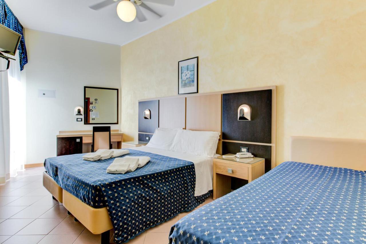 Hotel Verona Cesenatico Esterno foto
