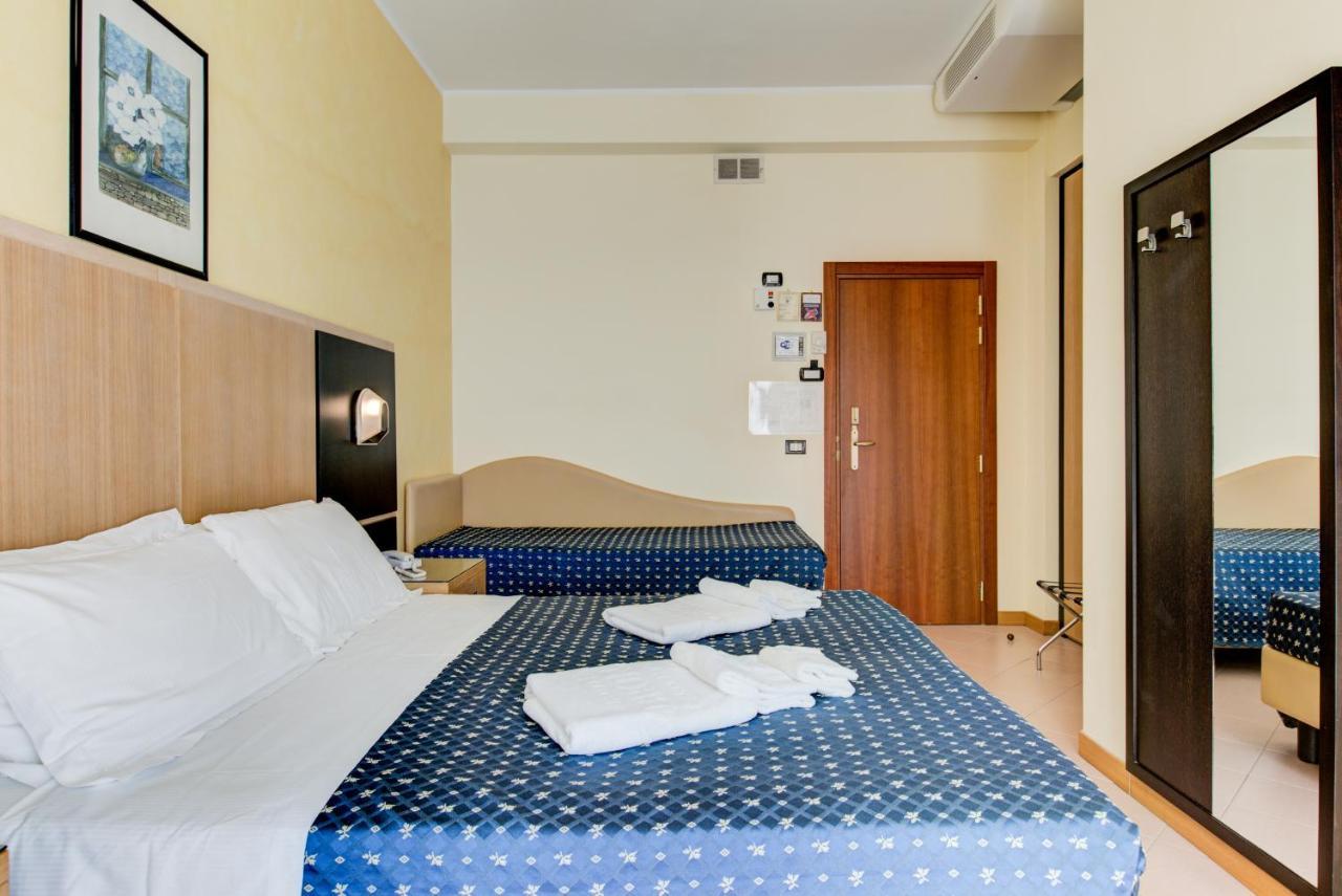 Hotel Verona Cesenatico Esterno foto