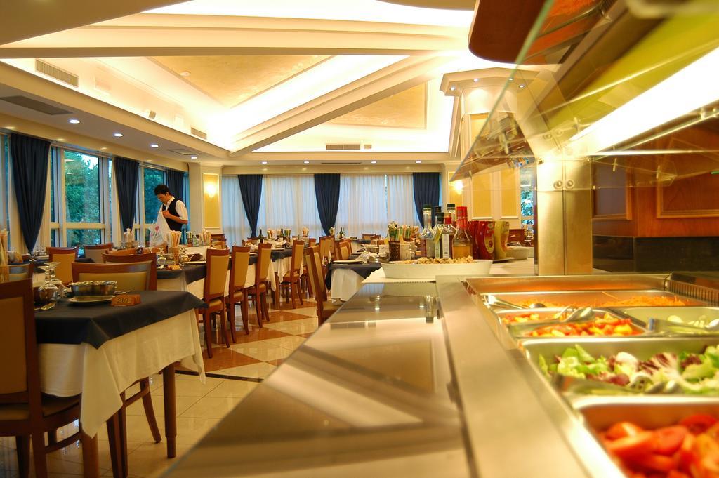 Hotel Verona Cesenatico Esterno foto