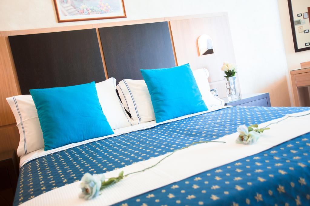 Hotel Verona Cesenatico Camera foto