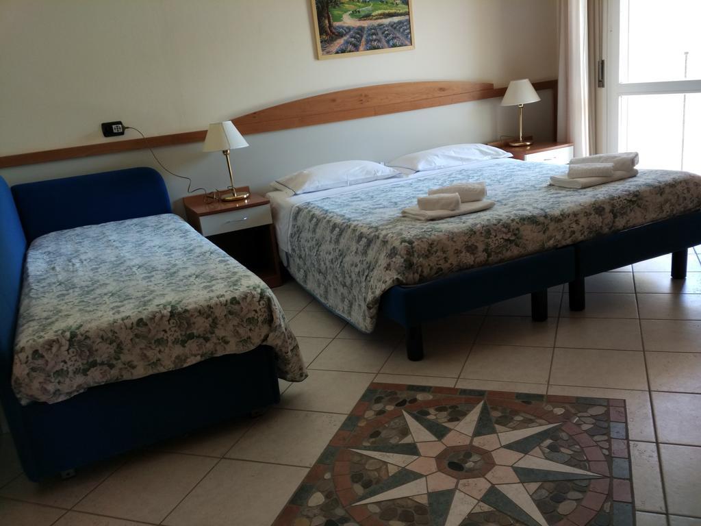 Hotel Verona Cesenatico Esterno foto